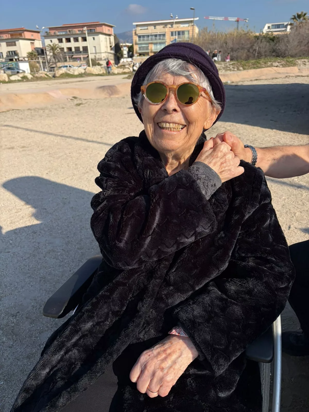 sortie joyeuse à la plage pour les habitants de Cosima Marseille